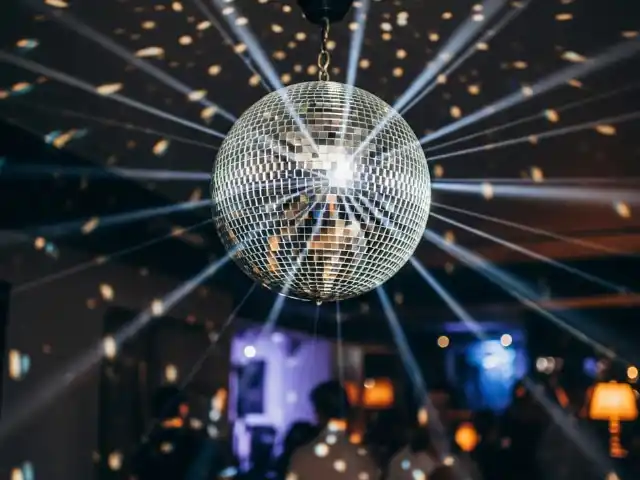 Renta de esferas LED RGB con control remoto inalámbrico para eventos