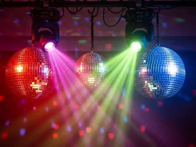 Pin Spot DMX sincronizado con bolas disco para control profesional