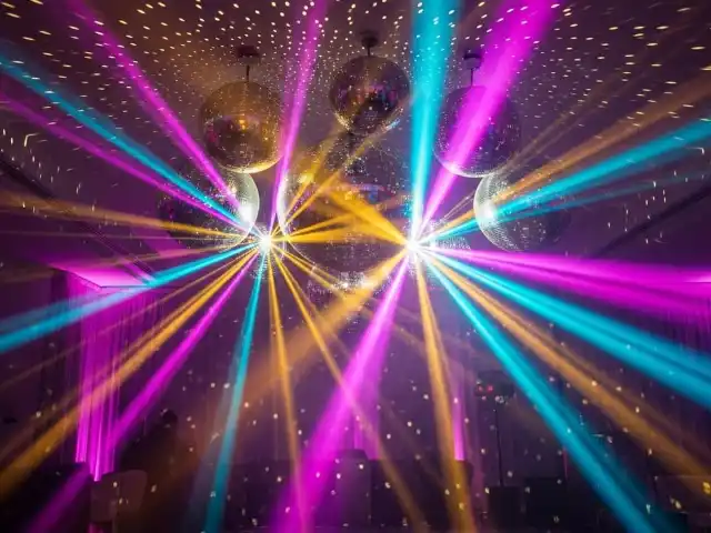 Sistema de iluminación Pin Spot para bolas espejo en eventos