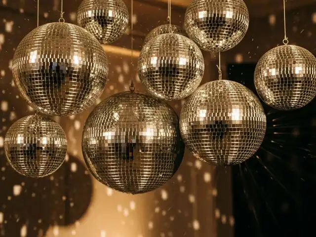 Bola disco pequeña 30cm para eventos íntimos y sesiones fotográficas - Motor silencioso