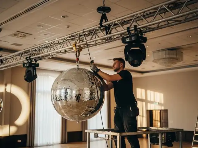 Montaje certificado de bolas disco para eventos profesionales