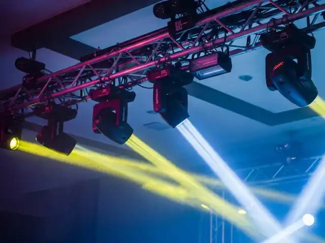 Mantenimiento pin spots LED