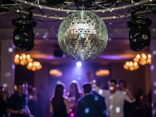 Alquiler de bolas disco profesionales con instalación incluida